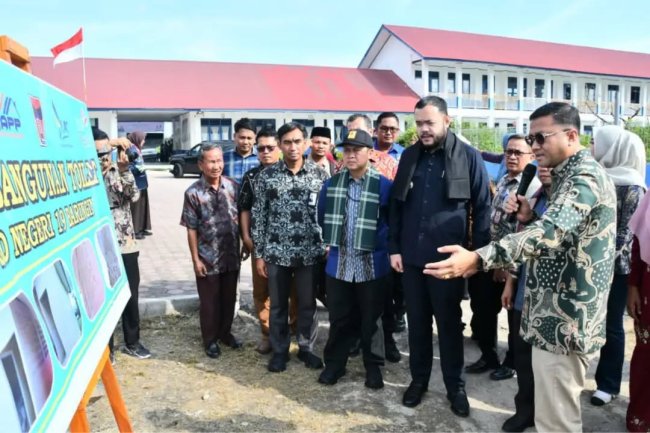 PLN Bangun Toilet di 6 Sekolah, Wali Kota Fadly Amran Dorong Lingkungan Belajar Sehat di Padang