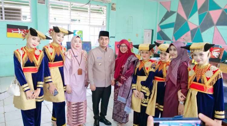 Pentas Seni dan Pameran Lukisan SMPN 1 Kota Solok Tampil Penuh Semangat