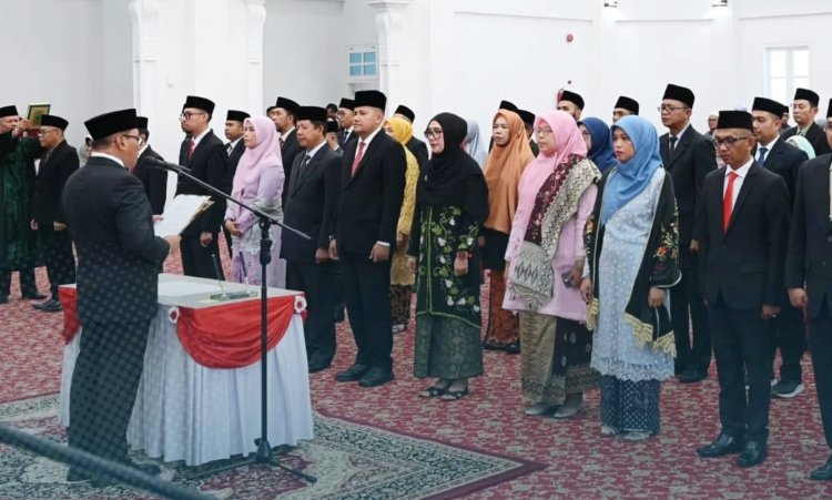 Wali Kota Bukittinggi Lantik 52 Pejabat, Tekankan Kinerja Profesional dan Siap Mutasi Lanjutan
