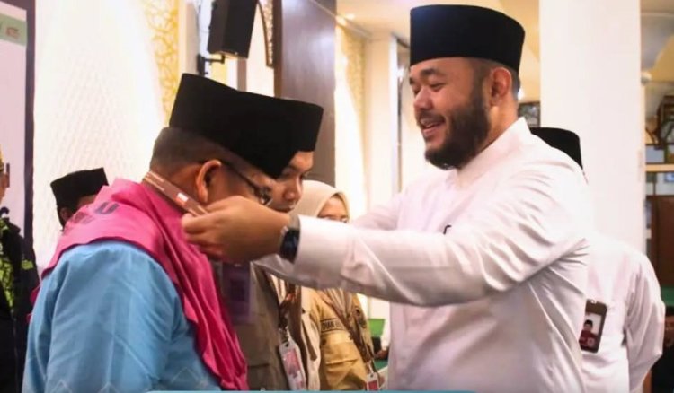 Wali Kota Padang Fadly Amran Lepas 386 Jemaah Haji Kloter 1, Pesan Jaga Kesehatan di Tanah Suci