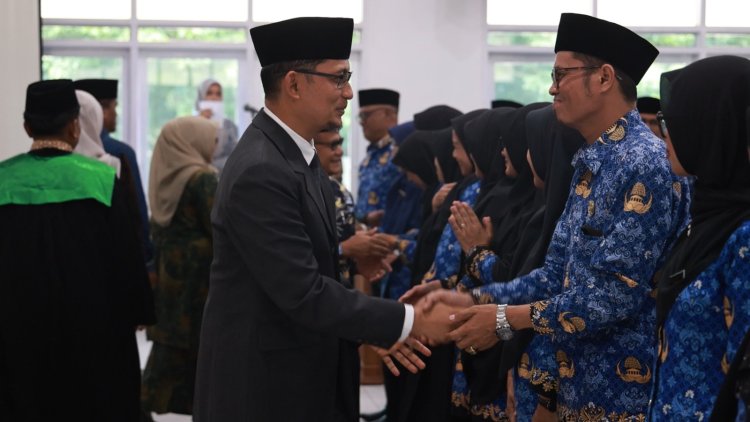 Sekda Tanah Datar Lantik Pejabat Manajerial dan Kepala UPTD, Dorong Peningkatan Kinerja ASN dan Mutu Pendidikan