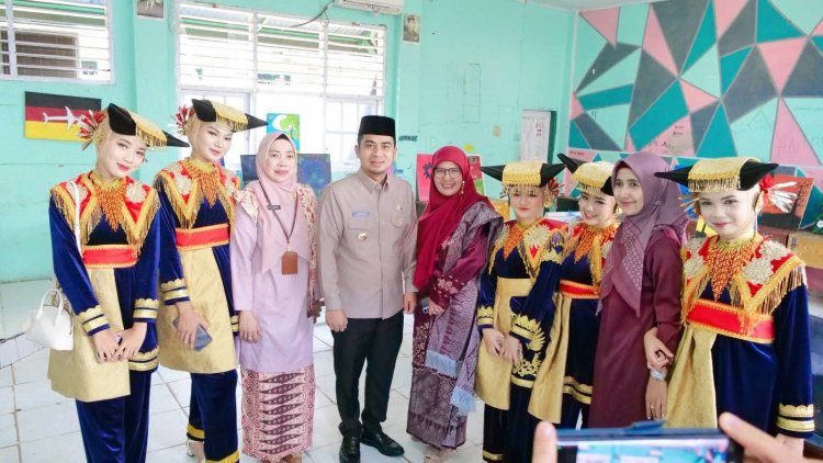 Pentas Seni dan Pameran Lukisan SMPN 1 Kota Solok Tampil Penuh Semangat