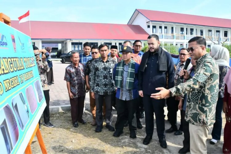PLN Bangun Toilet di 6 Sekolah, Wali Kota Fadly Amran Dorong Lingkungan Belajar Sehat di Padang