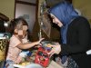 Jenguk Balita Korban Penganiayaan Ayah Kandung, Ketua TP-PKK Padang Dian Fadly Amran Puji Keberanian Tetangga