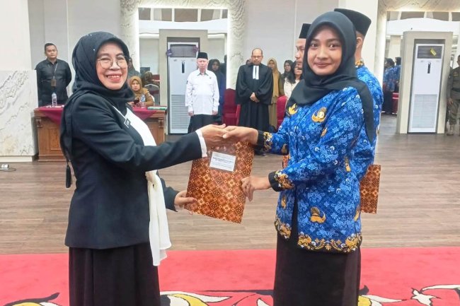 Wabup Dharmasraya Leli Arni Lantik 97 PNS, Tekankan Integritas dan Nilai ASN BerAKHLAK