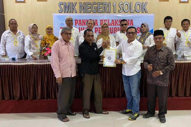 Fauzi Rusli Terpilih Secara Aklamasi Sebagai Ketua IKASSO