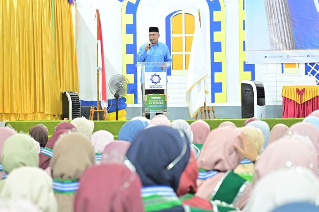 Sekdaprov Sumbar Tekankan Pentingnya Pendidikan Karakter dan Keagamaan di Wisuda Ar Risalah
