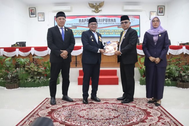 DPRD Tanah Datar Sampaikan Rekomendasi atas LKPj Bupati 2025, Soroti Batas Wilayah hingga Infrastruktur Sekolah