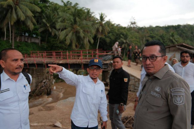 Banjir dan Longsor Terjang Tanah Datar, Lima Rumah dan Lima Jembatan Hanyut di Nagari Taluak
