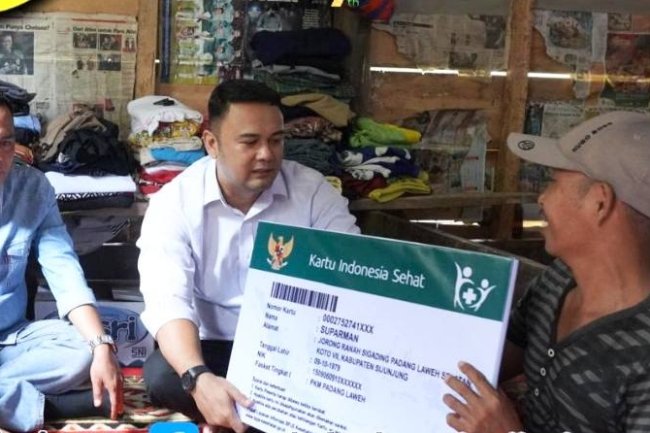 Bupati Sijunjung Tinjau Warga Sakit Menahun, Pastikan Bantuan Sosial dan BPJS Aktif