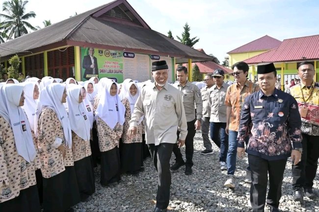 Gubernur Mahyeldi Siapkan Program Asrama SMA di Sumbar, Perkuat Pendidikan dan Pembinaan Karakter Siswa