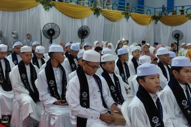 Wisuda Tahfiz Ar-Risalah Padang 2026 Penuh Haru, Kisah Santri Yatim dan Hafiz Muda Jadi Inspirasi