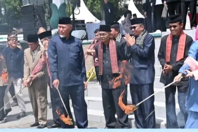 Alek Permainan Anak Nagari Meriahkan 100 Tahun Jam Gadang, Diikuti 1.000 Pelajar se-Bukittinggi