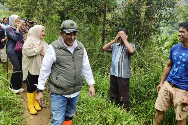 Bupati Tanah Datar Tinjau Sabo Dam Gunung Sago Pascabanjir, Warga Diminta Waspada Longsor Susulan