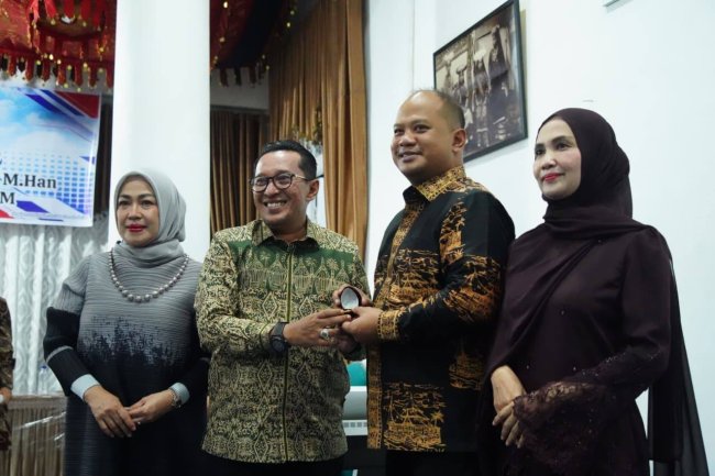 Pisah Sambut Dandim 0307 Tanah Datar: Bupati Eka Putra Lepas Letkol Agus Priyo dengan Haru