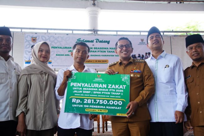 Bantu Kuliah ke PTN, Pemkab Tanah Datar dan Baznas Salurkan Beasiswa Ratusan Juta Rupiah