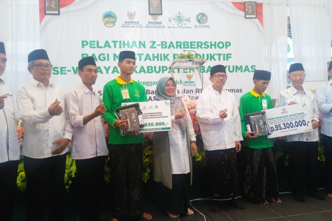 Baznas Banyumas Latih Santri Jadi Barber, Siapkan Unit Usaha di Pesantren