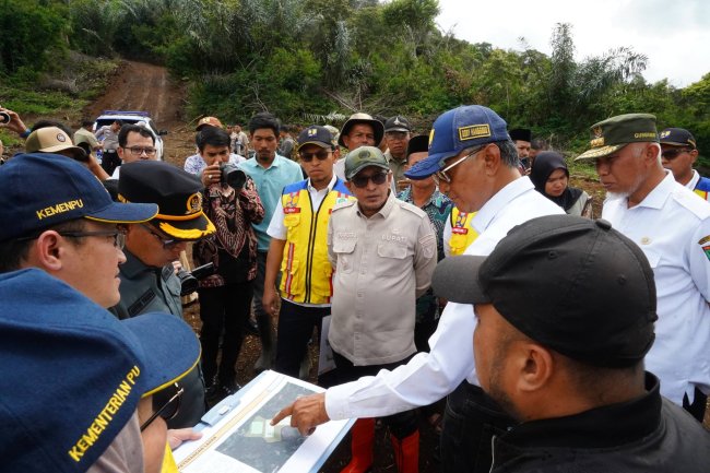 Tinjau Dampak Banjir Tanah Datar, Menteri PU Percepat Normalisasi Sungai Batang Tampo