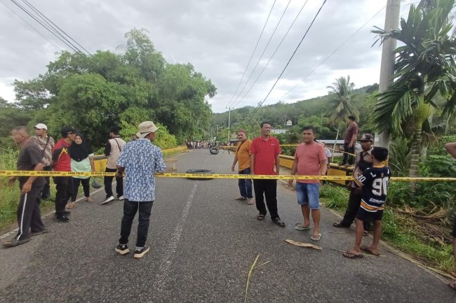Jembatan Ruas Sitangkai-Tanjung Ampalu Rusak Parah, Akses Jalan Ditutup Total