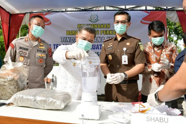 Perangi Narkoba demi Indonesia Emas 2045, Pemkab Agam dan Aparat Hukum Musnahkan Barang Bukti Tindak Pidana
