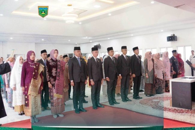 Wali Kota Hendri Arnis Lantik 33 ASN Pemkot Padang Panjang, Ini Daftarnya