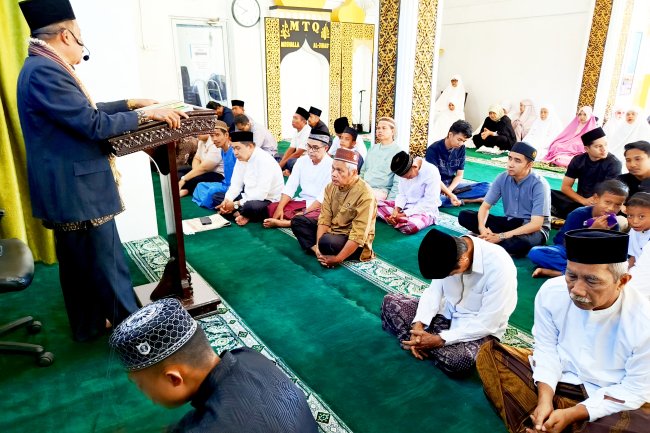 Sembelih Enam Ekor Sapi. Buya Azwar Khatib Idul Adha Di Mushalla Al Jihad Batutupang