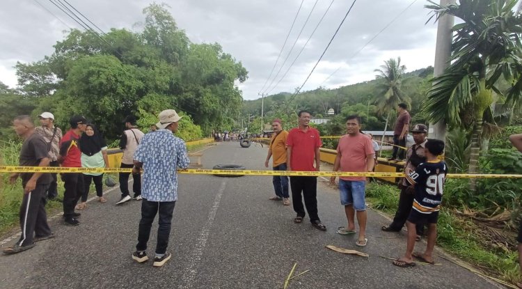Jembatan Ruas Sitangkai-Tanjung Ampalu Rusak Parah, Akses Jalan Ditutup Total