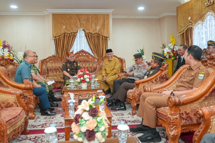 Gubernur Sumbar Sambut Kajati Baru Dedie Tri Hariyadi di BIM, Tegaskan Sinergi Penegakan Hukum