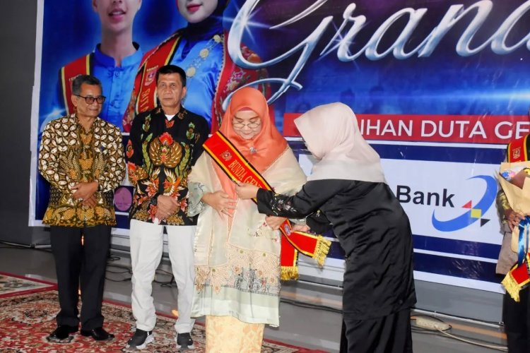 Ketua TP PKK Agam Dikukuhkan sebagai Bunda GenRe, Dorong Lahirnya Generasi Muda Berkualitas