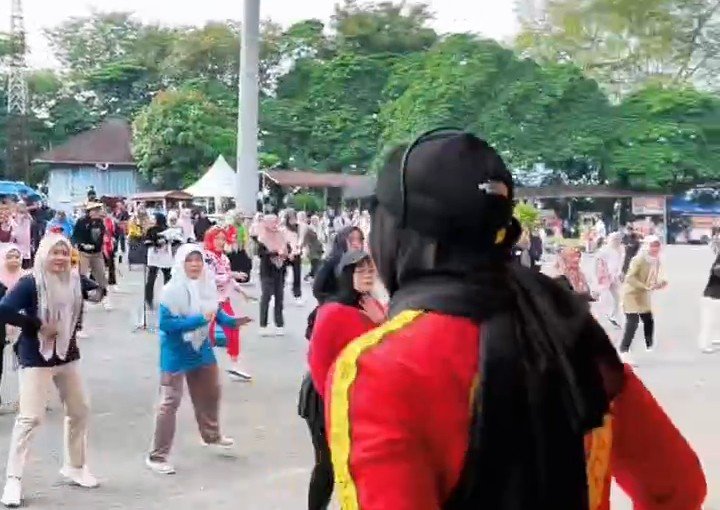 Semarak Senam Pagi Di Stadion Tuanku Tabiang Batutupang