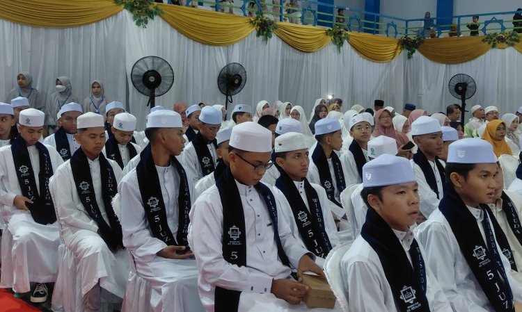 Wisuda Tahfiz Ar-Risalah Padang 2026 Penuh Haru, Kisah Santri Yatim dan Hafiz Muda Jadi Inspirasi