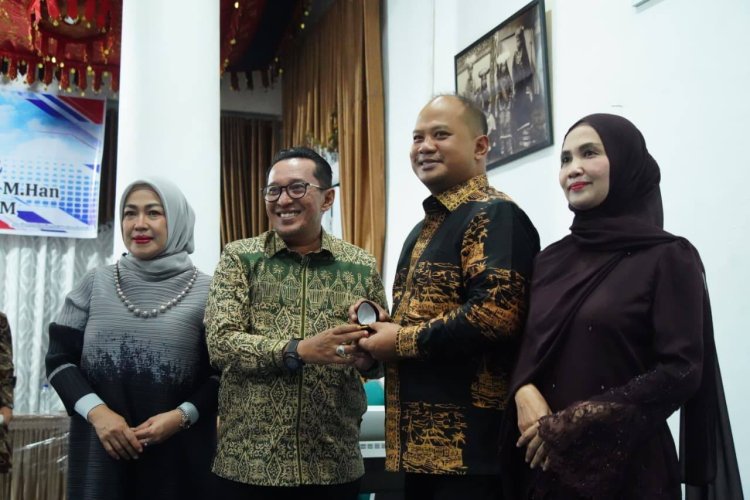 Pisah Sambut Dandim 0307 Tanah Datar: Bupati Eka Putra Lepas Letkol Agus Priyo dengan Haru