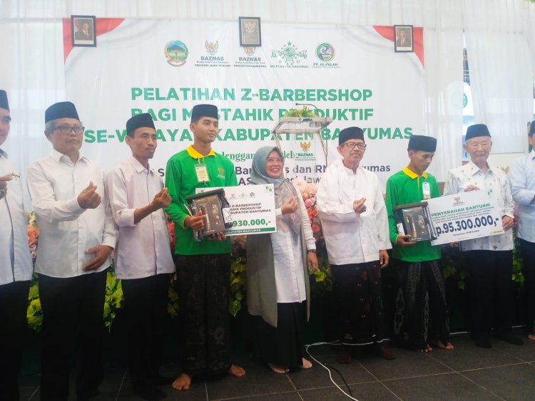 Baznas Banyumas Latih Santri Jadi Barber, Siapkan Unit Usaha di Pesantren