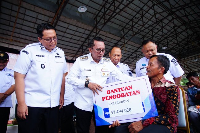 Pulihkan Ekonomi Pascabencana, Pemkab Tanah Datar Salurkan Bansos dan BLT Rp1,3 Miliar